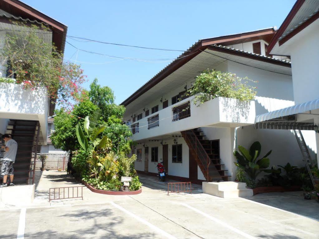 Baan Nukanong Guesthouse Chiang Rai Bagian luar foto